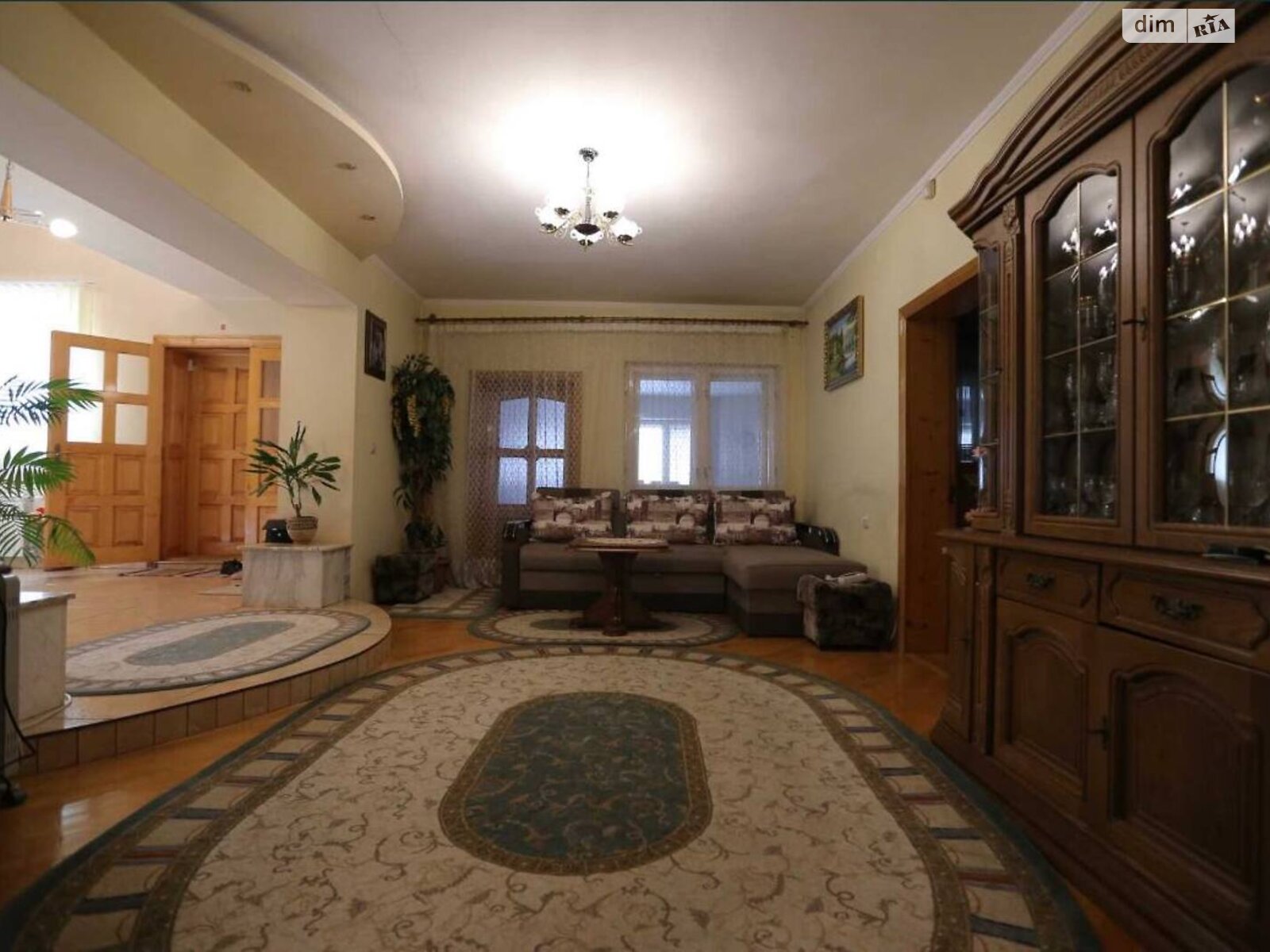 триповерховий будинок, 680 кв. м, цегла. Продаж в Мукачеві, район Росвигово фото 1