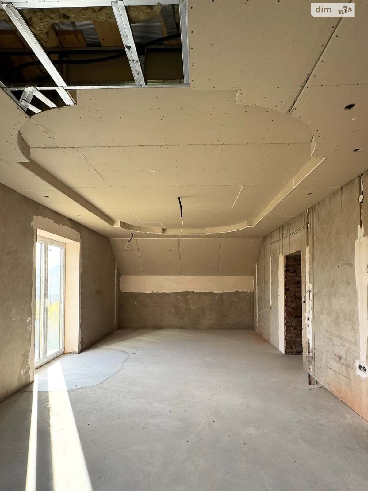 двоповерховий будинок з гаражем, 500 кв. м, цегла. Продаж в Мукачеві, район Росвигово фото 1