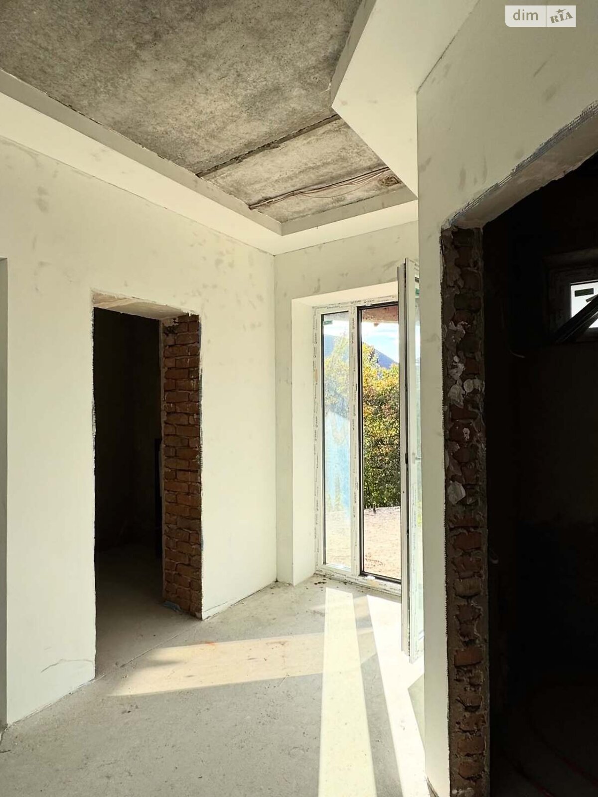 двоповерховий будинок з гаражем, 500 кв. м, цегла. Продаж в Мукачеві, район Росвигово фото 1