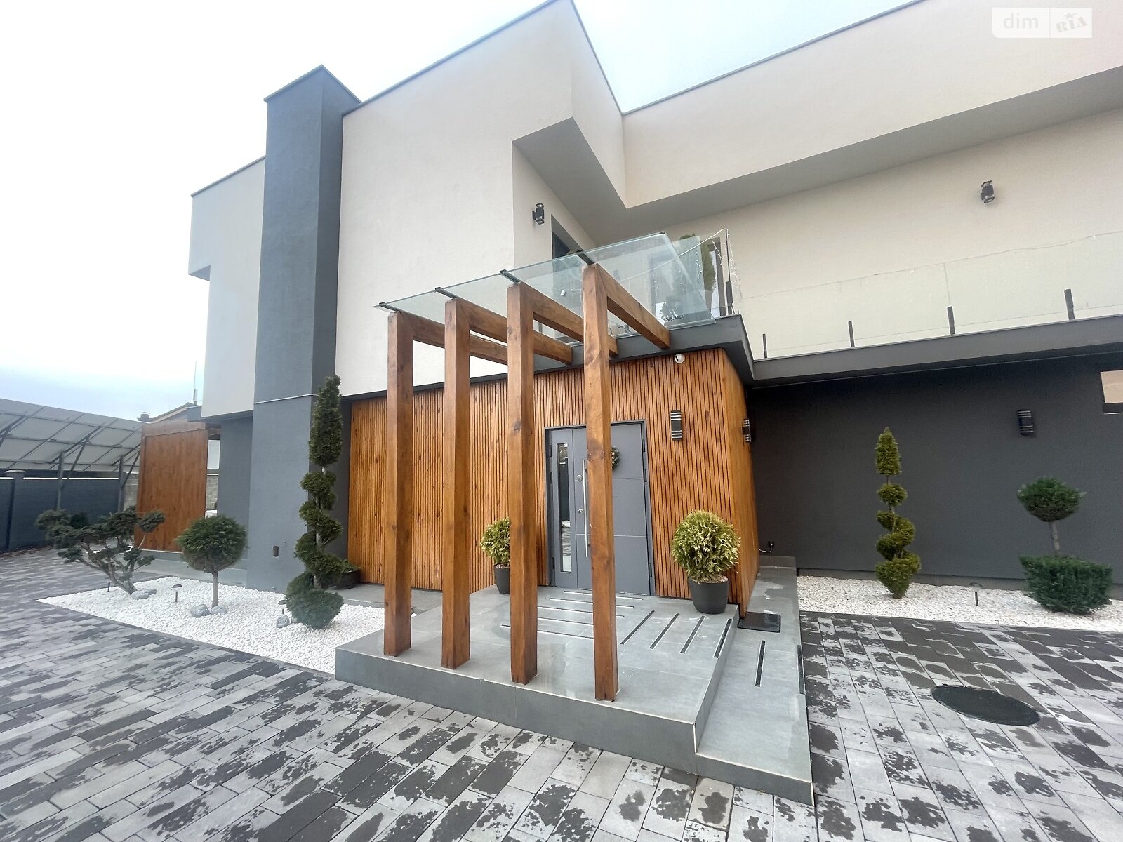 двухэтажный дом с гаражом, 229 кв. м, кирпич. Продажа в Мукачеве район Центр фото 1