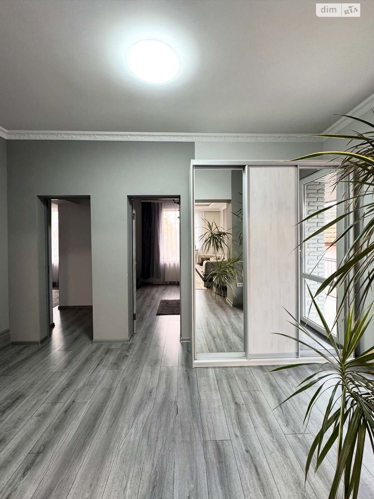 одноэтажный дом с гаражом, 300 кв. м, кирпич. Продажа в Мукачеве район Центр фото 1