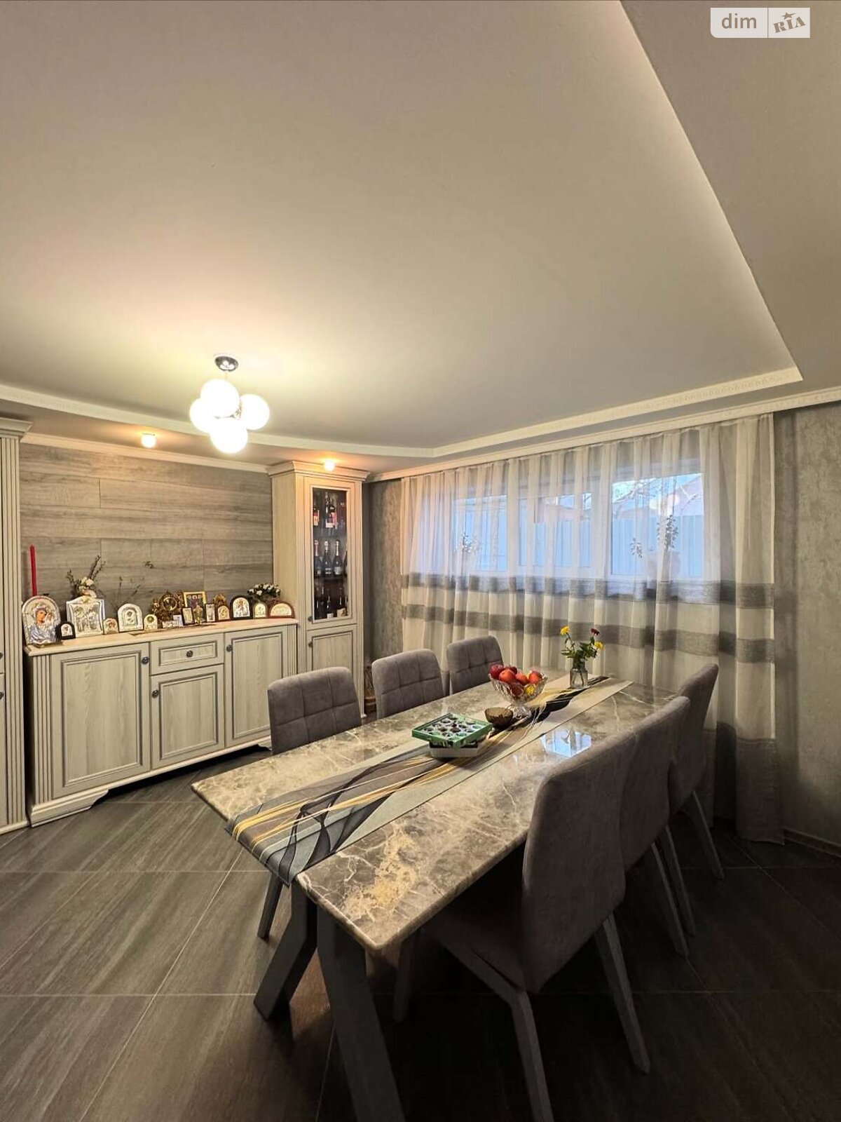 одноэтажный дом с гаражом, 300 кв. м, кирпич. Продажа в Мукачеве район Центр фото 1