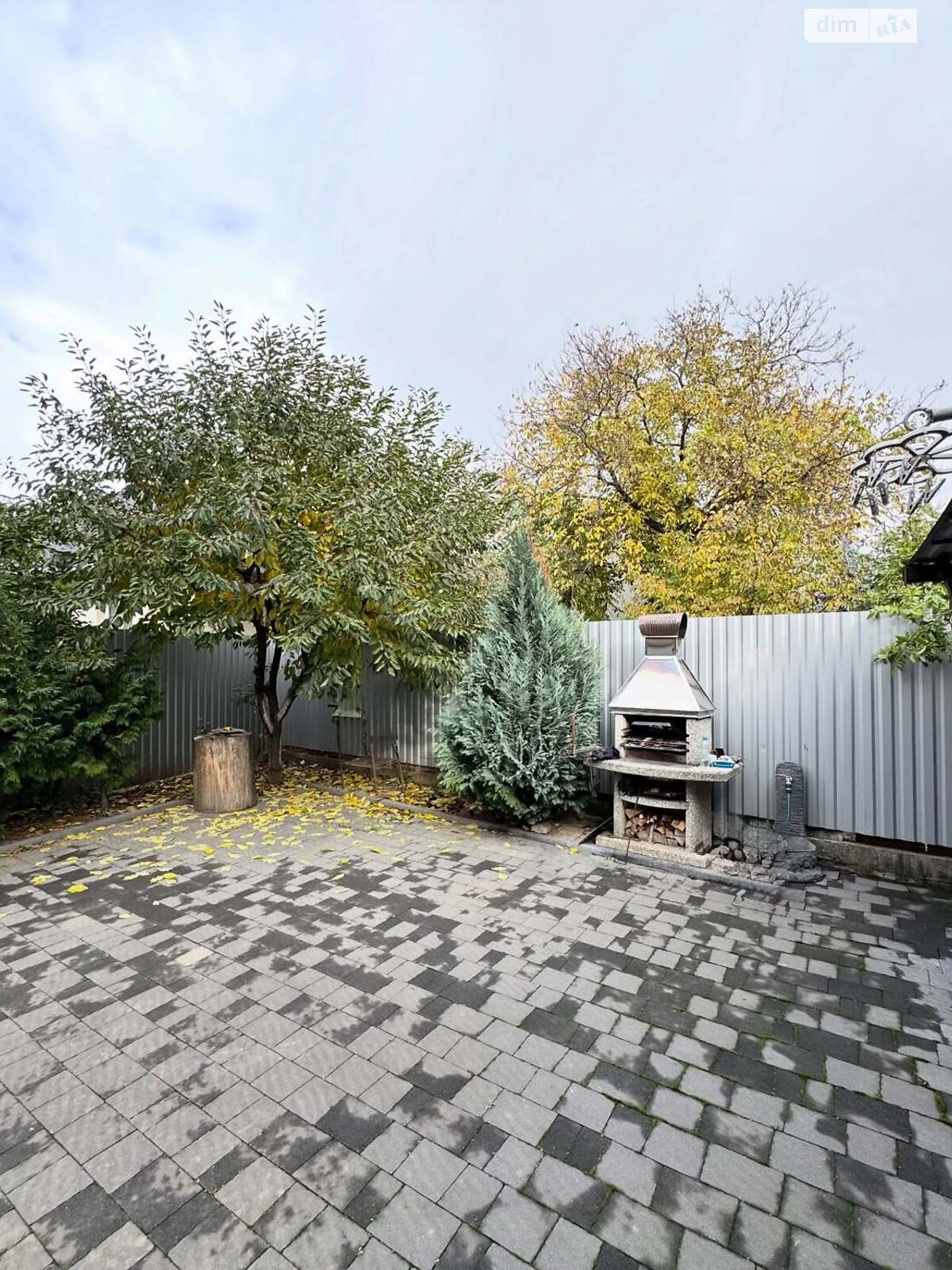 одноэтажный дом с гаражом, 300 кв. м, кирпич. Продажа в Мукачеве район Центр фото 1