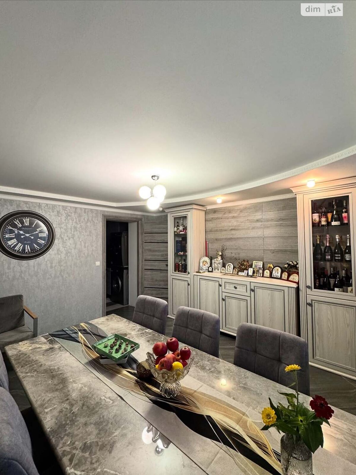 одноэтажный дом с гаражом, 300 кв. м, кирпич. Продажа в Мукачеве район Центр фото 1