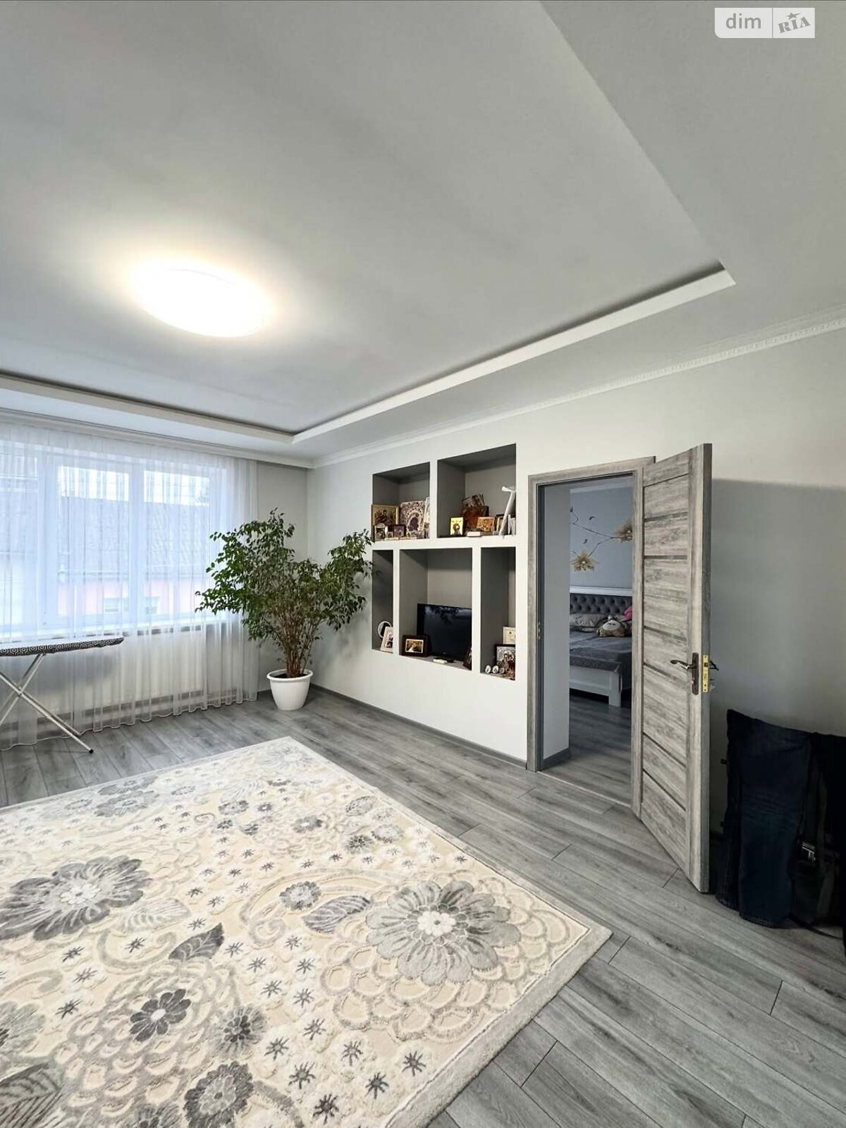 одноэтажный дом с гаражом, 300 кв. м, кирпич. Продажа в Мукачеве район Центр фото 1