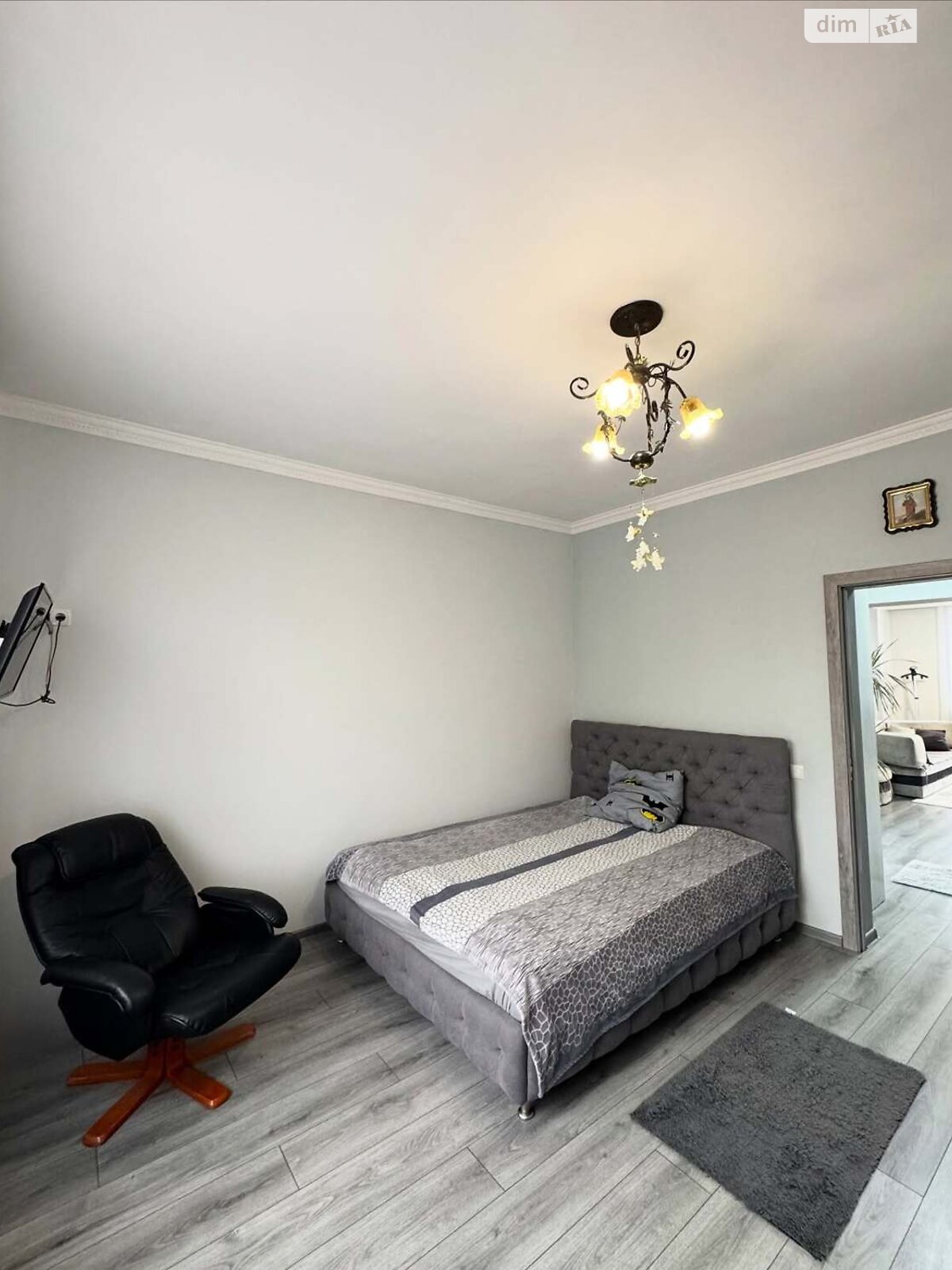 одноэтажный дом с гаражом, 300 кв. м, кирпич. Продажа в Мукачеве район Центр фото 1