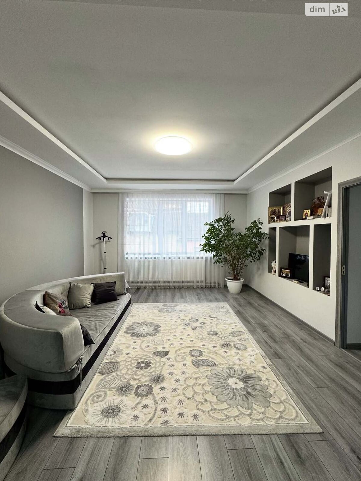 одноэтажный дом с гаражом, 300 кв. м, кирпич. Продажа в Мукачеве район Центр фото 1