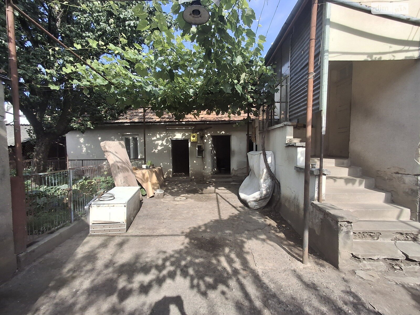 одноповерховий будинок з гаражем, 68 кв. м, цегла саманна. Продаж у Мукачеві фото 1