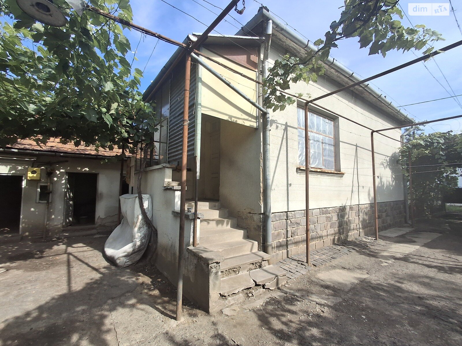 одноповерховий будинок з гаражем, 68 кв. м, цегла саманна. Продаж у Мукачеві фото 1