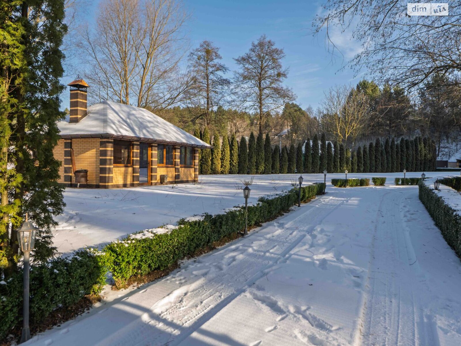 двухэтажный дом с балконом, 270 кв. м, кирпич. Продажа в Музичах фото 1