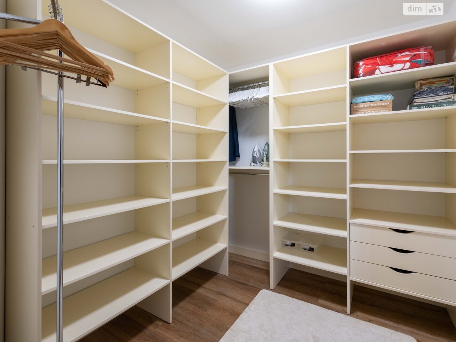 двухэтажный дом с балконом, 270 кв. м, кирпич. Продажа в Музичах фото 1