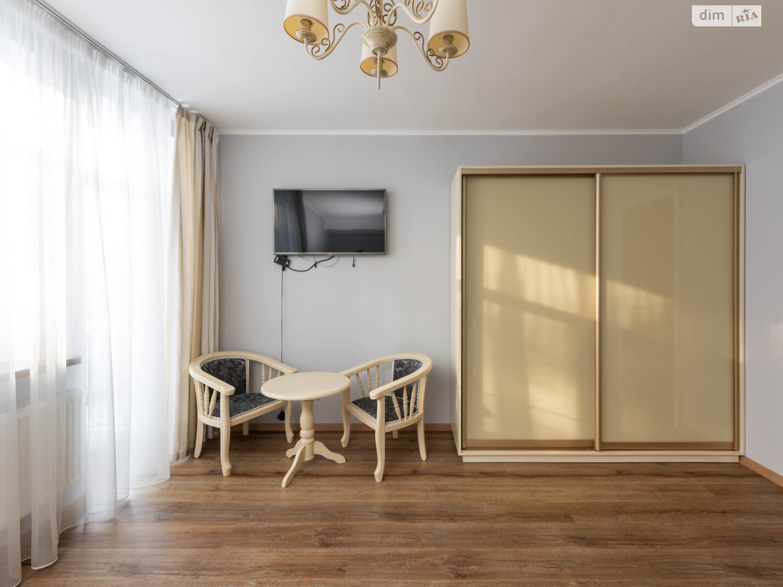 двухэтажный дом с балконом, 270 кв. м, кирпич. Продажа в Музичах фото 1