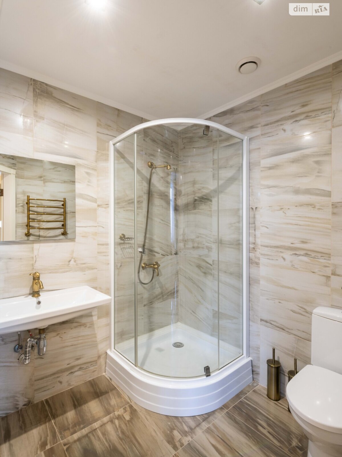 двухэтажный дом с балконом, 270 кв. м, кирпич. Продажа в Музичах фото 1