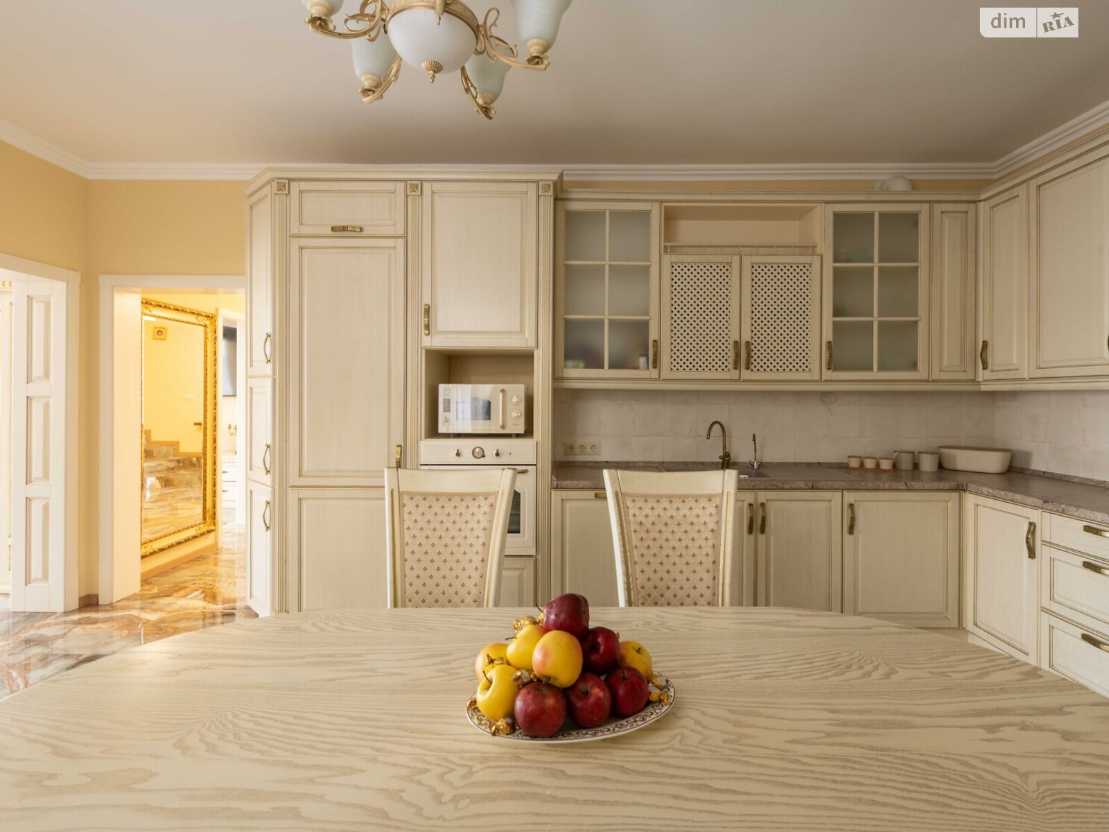 двухэтажный дом с балконом, 270 кв. м, кирпич. Продажа в Музичах фото 1