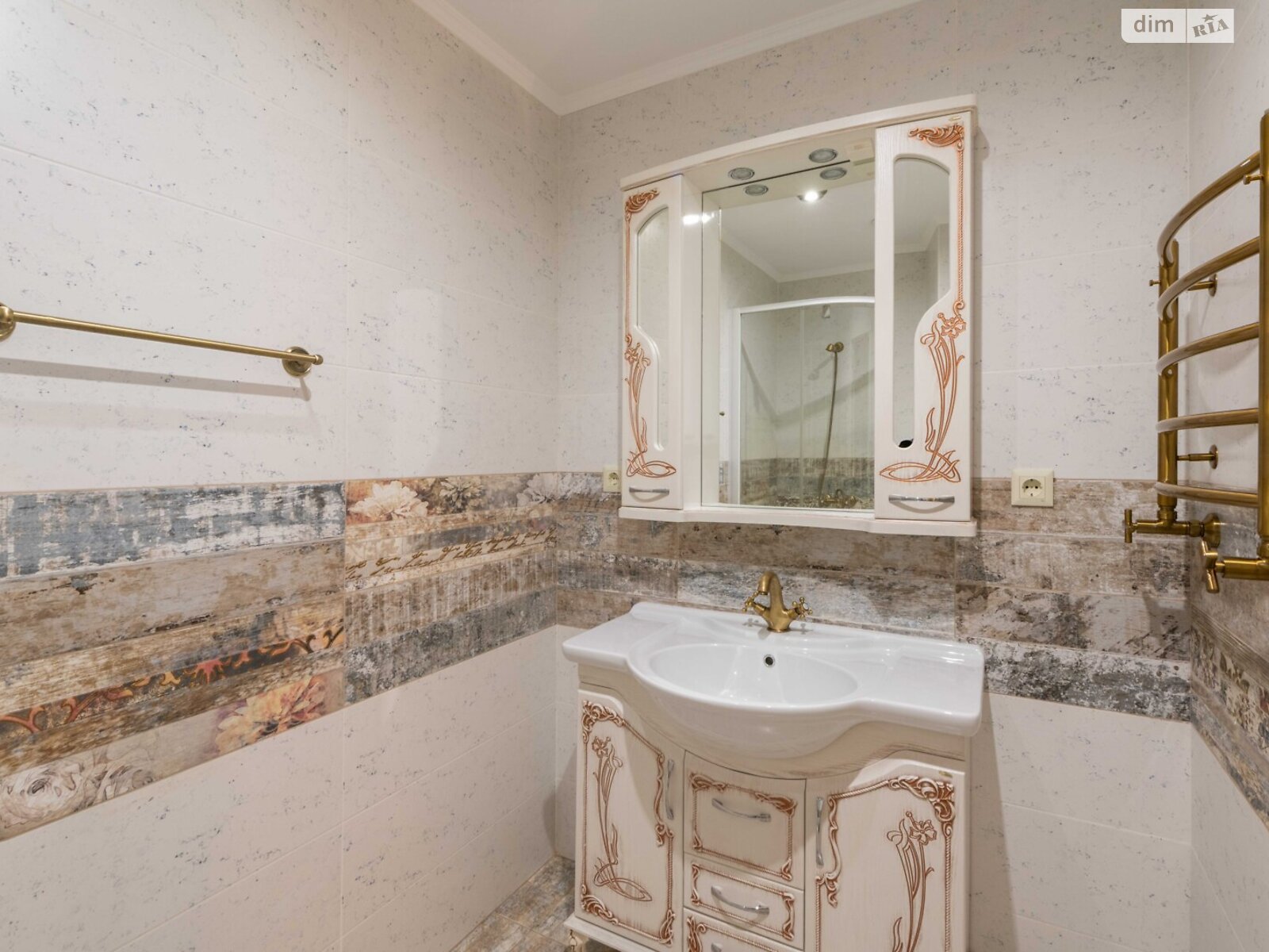 двухэтажный дом с балконом, 270 кв. м, кирпич. Продажа в Музичах фото 1