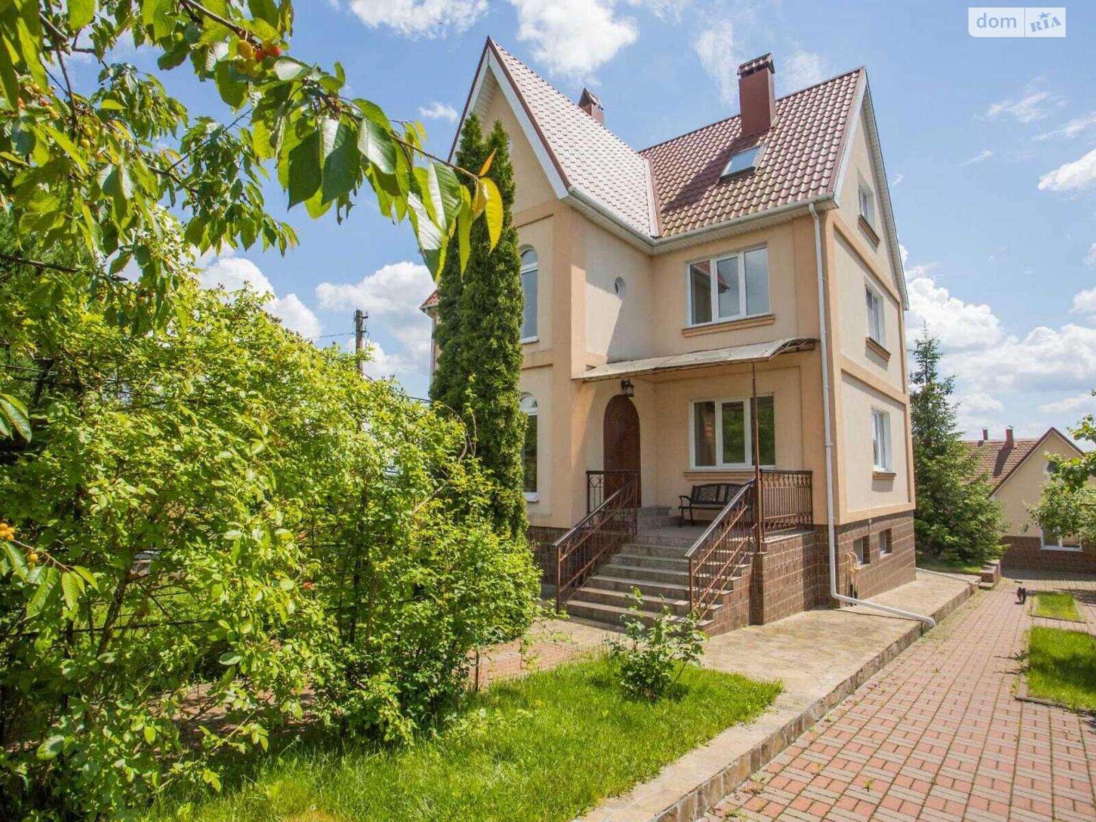 трехэтажный дом, 290 кв. м, кирпич. Продажа в Музичах фото 1