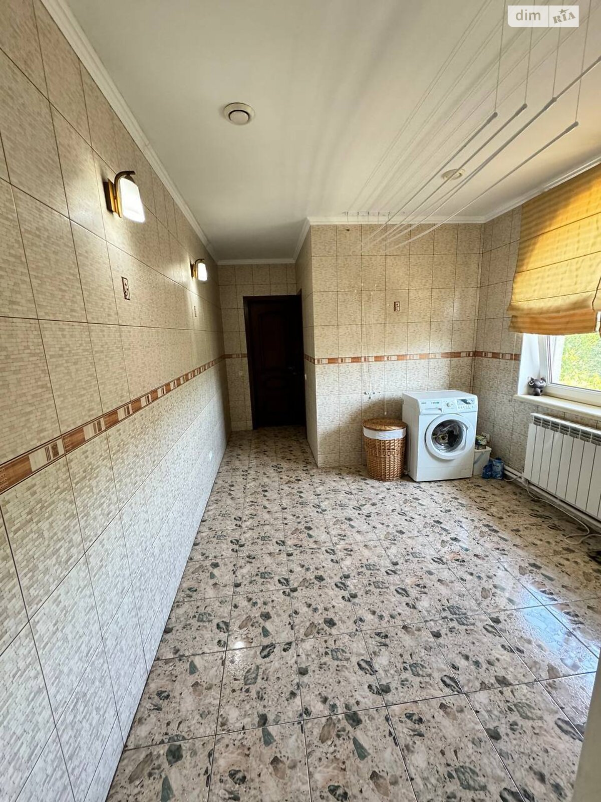 триповерховий будинок з балконом, 435 кв. м, цегла. Продаж у Мирне фото 1