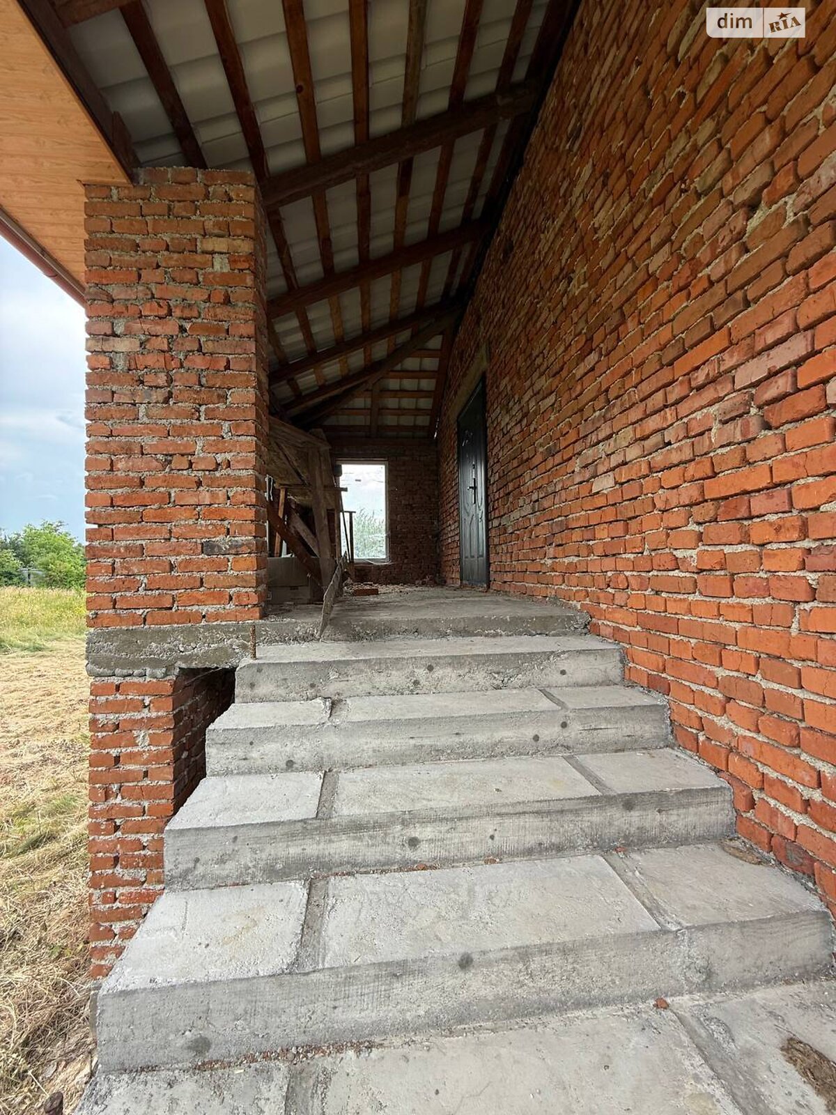 триповерховий будинок, 92.4 кв. м, цегла. Продаж у Стримбі фото 1 триповерховий будинок, 92.4 кв. м, цегла. Продаж у Стримбі фото 1
