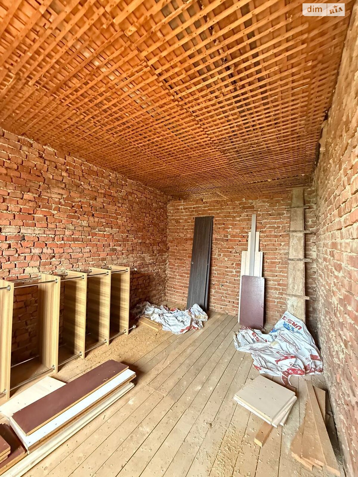 триповерховий будинок, 92.4 кв. м, цегла. Продаж у Стримбі фото 1 триповерховий будинок, 92.4 кв. м, цегла. Продаж у Стримбі фото 1