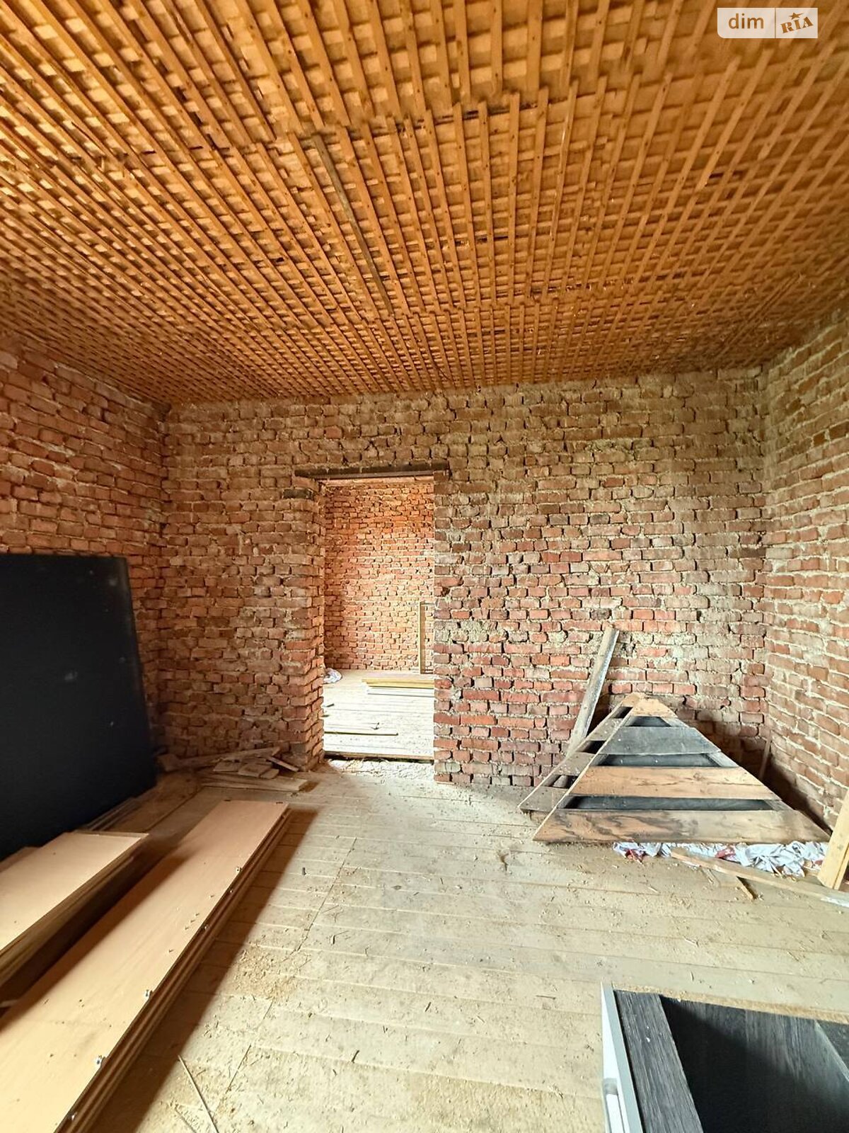 триповерховий будинок, 92.4 кв. м, цегла. Продаж у Стримбі фото 1 триповерховий будинок, 92.4 кв. м, цегла. Продаж у Стримбі фото 1