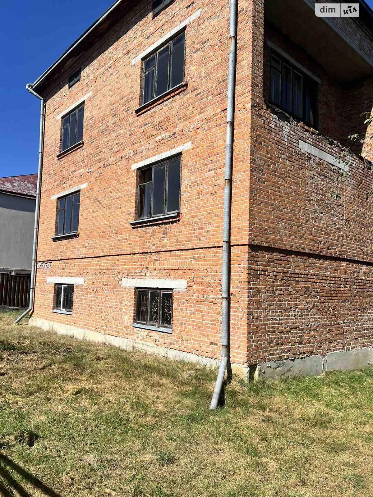 двухэтажный дом, 284.1 кв. м, кирпич. Продажа в Наварии фото 1 двухэтажный дом, 284.1 кв. м, кирпич. Продажа в Наварии фото 1