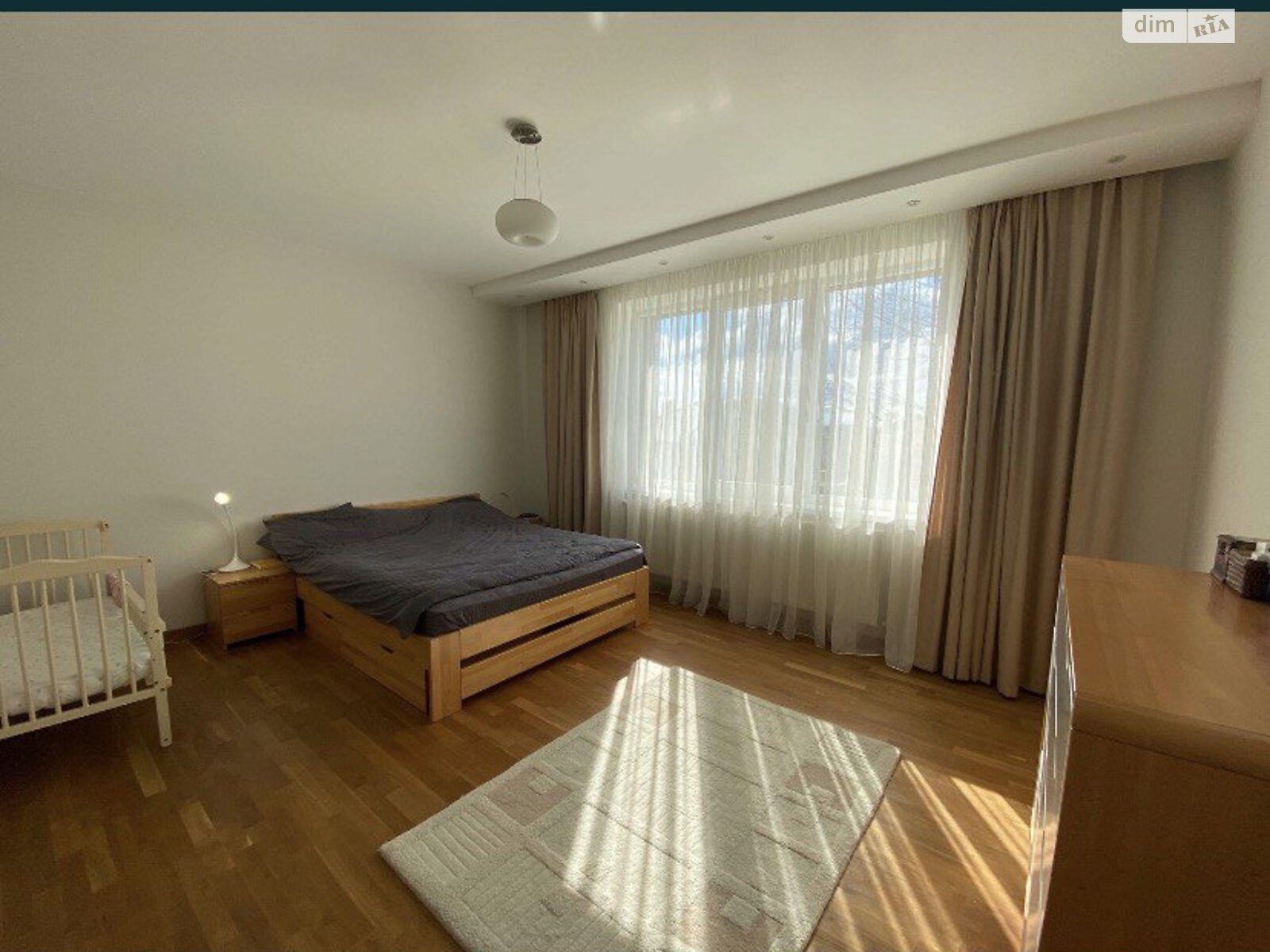 трехэтажный дом с гаражом, 408 кв. м, кирпич. Продажа в Наварии фото 1