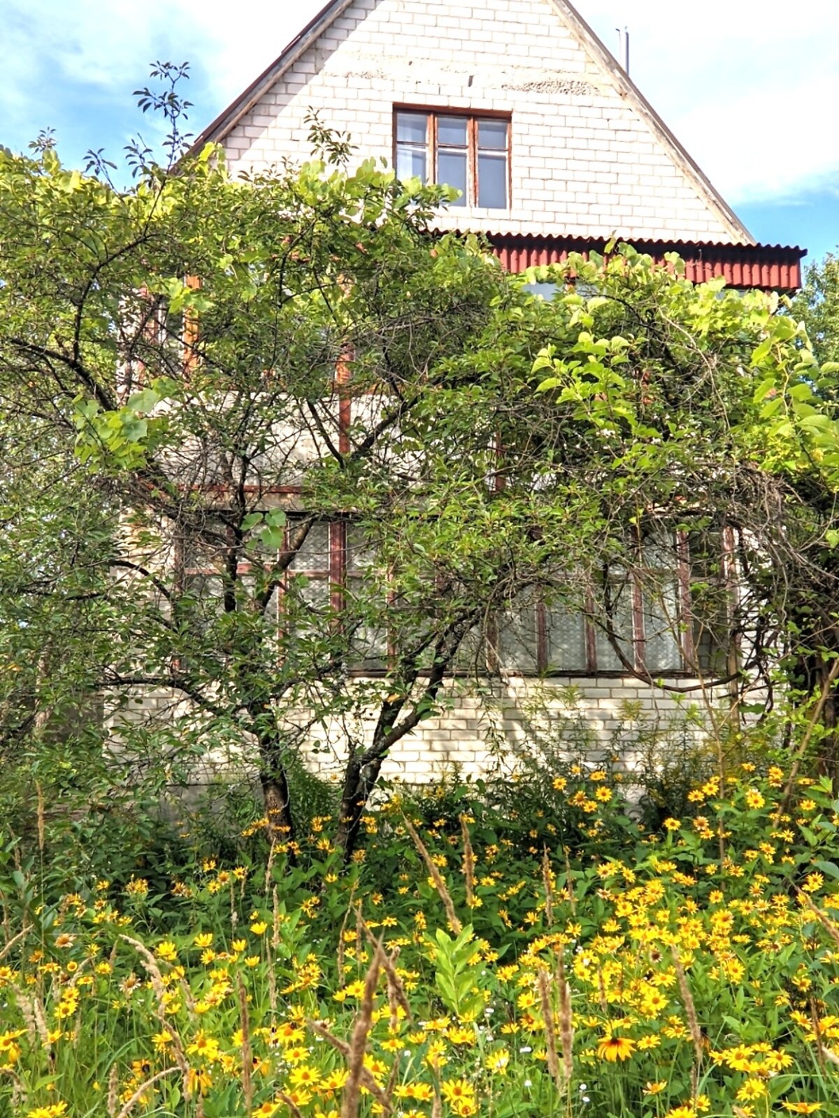 трехэтажный дом с балконом, 142 кв. м, кирпич. Продажа в Неграшах фото 1 трехэтажный дом с балконом, 142 кв. м, кирпич. Продажа в Неграшах фото 1