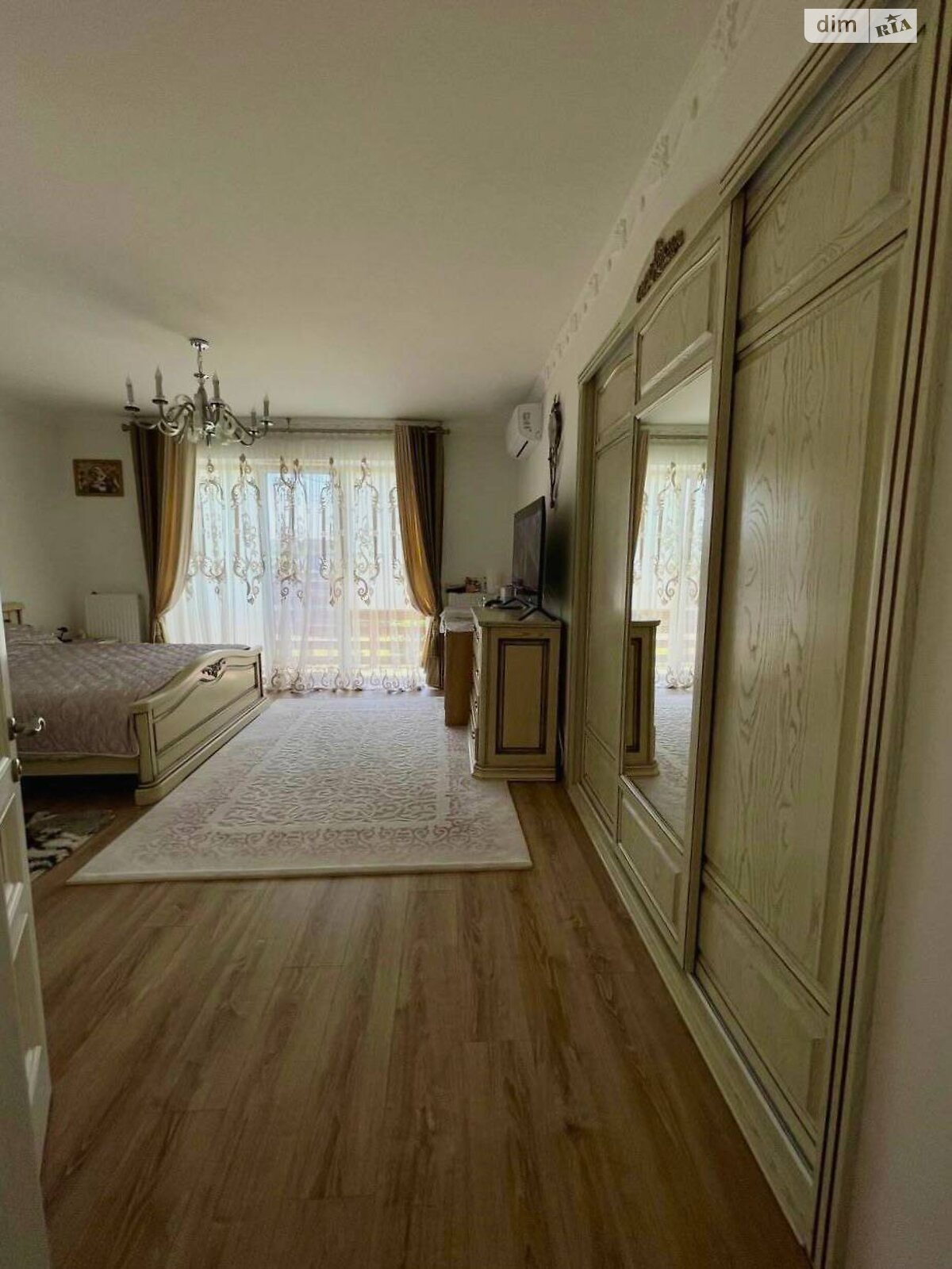 триповерховий будинок з гаражем, 300 кв. м, цегла. Продаж у Микитинцях фото 1