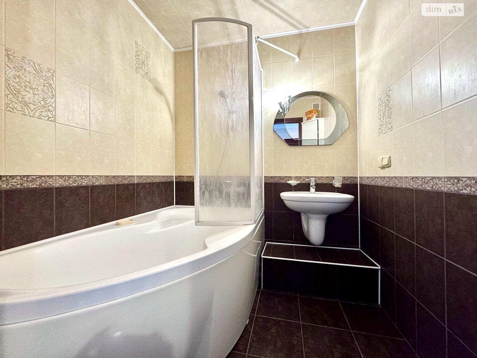 двоповерховий будинок з опаленням, 252.4 кв. м, цегла. Продаж в Миколаєві, район Корабельний фото 1 двоповерховий будинок з опаленням, 252.4 кв. м, цегла. Продаж в Миколаєві, район Корабельний фото 1