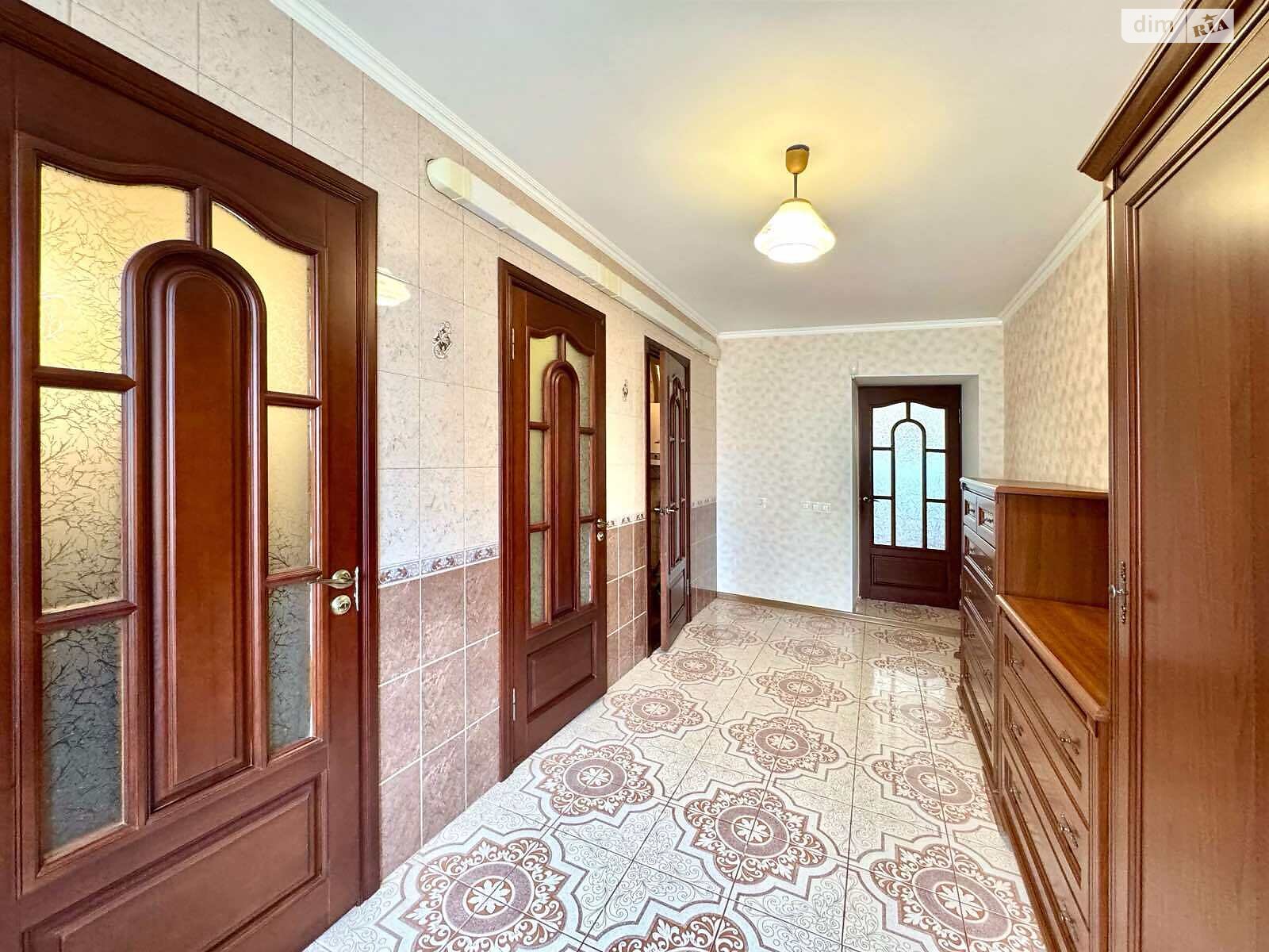 двоповерховий будинок з опаленням, 252.4 кв. м, цегла. Продаж в Миколаєві, район Корабельний фото 1 двоповерховий будинок з опаленням, 252.4 кв. м, цегла. Продаж в Миколаєві, район Корабельний фото 1