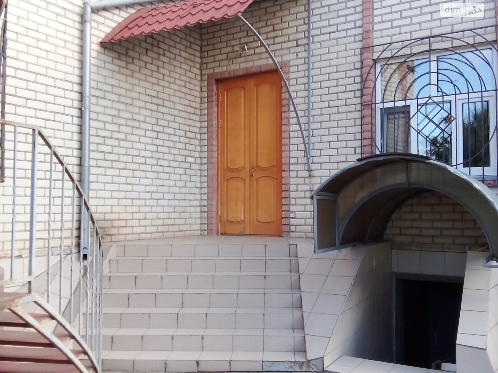 двухэтажный дом с гаражом, 250 кв. м, кирпич силикатный. Продажа в Николаеве район Новый Водопой фото 1