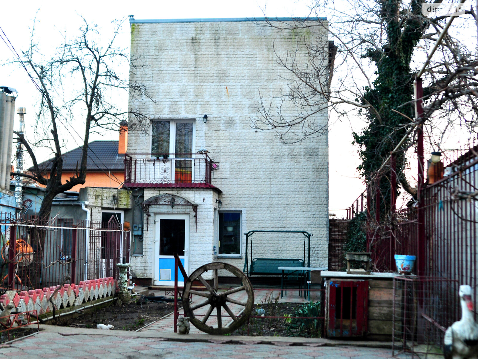 трехэтажный дом с балконом, 133 кв. м, ракушечник (ракушняк). Продажа в Николаеве район Соляные фото 1