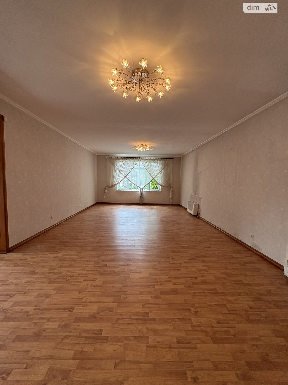 двухэтажный дом с верандой, 250 кв. м, инкерманский камень. Продажа в Николаеве район Центральный фото 1 двухэтажный дом с верандой, 250 кв. м, инкерманский камень. Продажа в Николаеве район Центральный фото 1