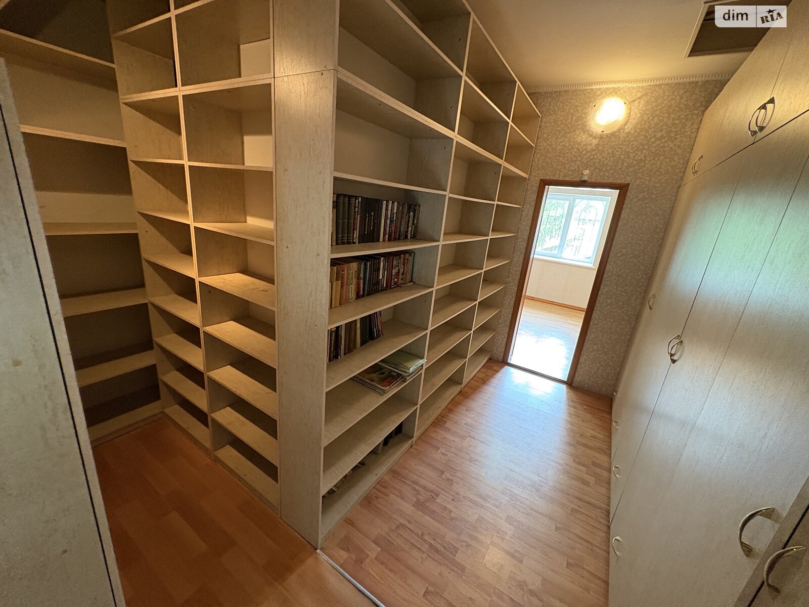 двухэтажный дом с верандой, 250 кв. м, инкерманский камень. Продажа в Николаеве район Центральный фото 1 двухэтажный дом с верандой, 250 кв. м, инкерманский камень. Продажа в Николаеве район Центральный фото 1