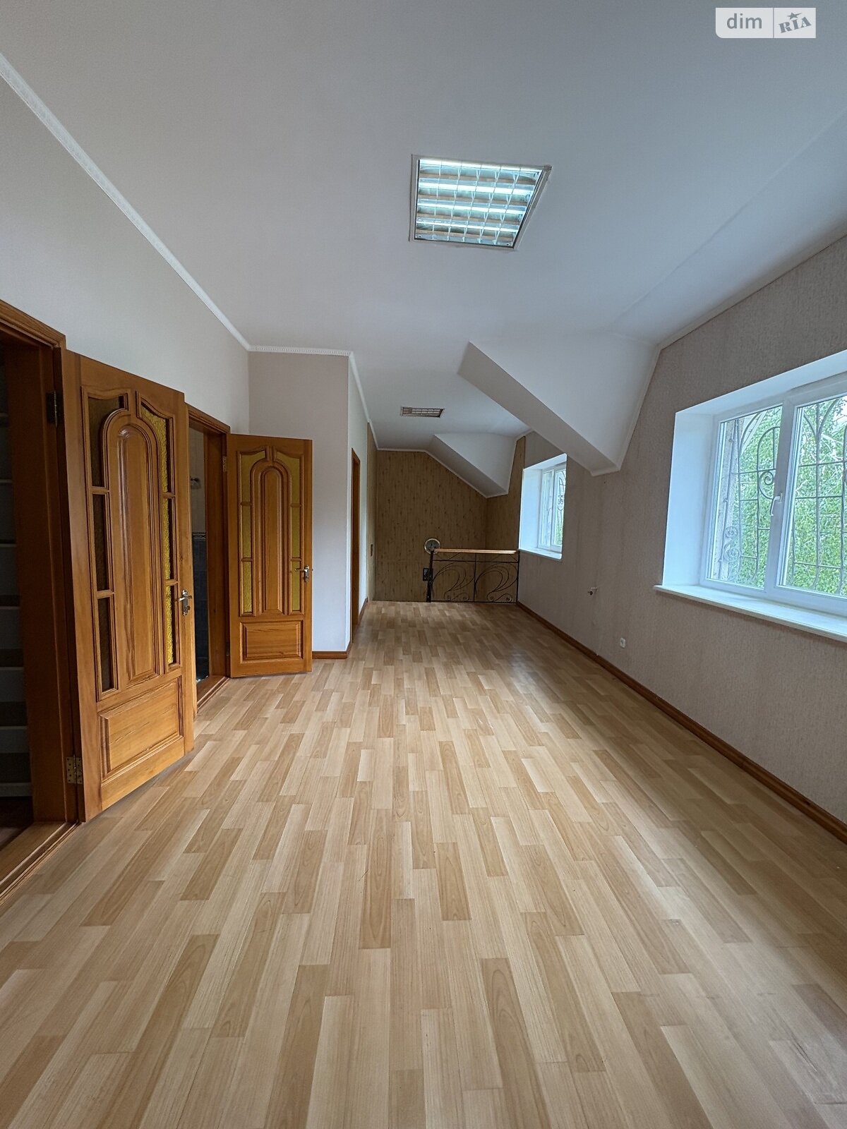 двухэтажный дом с верандой, 250 кв. м, инкерманский камень. Продажа в Николаеве район Центральный фото 1 двухэтажный дом с верандой, 250 кв. м, инкерманский камень. Продажа в Николаеве район Центральный фото 1