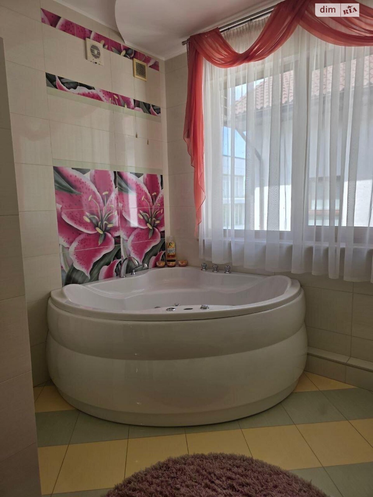 трехэтажный дом с верандой, 425.5 кв. м, ракушечник (ракушняк). Продажа в Николаеве район Варваровка фото 1 трехэтажный дом с верандой, 425.5 кв. м, ракушечник (ракушняк). Продажа в Николаеве район Варваровка фото 1