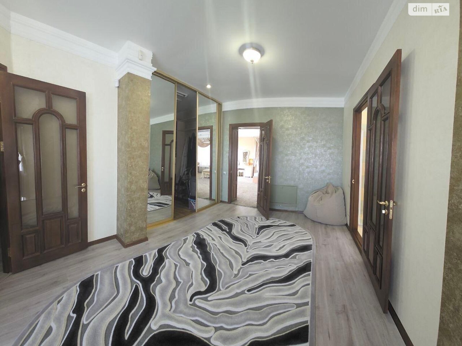 трехэтажный дом с верандой, 425.5 кв. м, ракушечник (ракушняк). Продажа в Николаеве район Варваровка фото 1 трехэтажный дом с верандой, 425.5 кв. м, ракушечник (ракушняк). Продажа в Николаеве район Варваровка фото 1