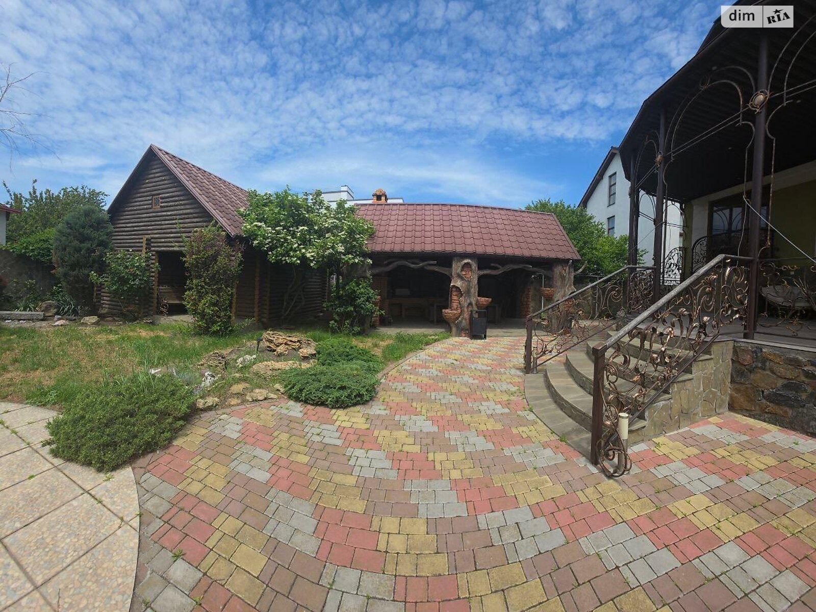 трехэтажный дом с верандой, 425.5 кв. м, ракушечник (ракушняк). Продажа в Николаеве район Варваровка фото 1 трехэтажный дом с верандой, 425.5 кв. м, ракушечник (ракушняк). Продажа в Николаеве район Варваровка фото 1