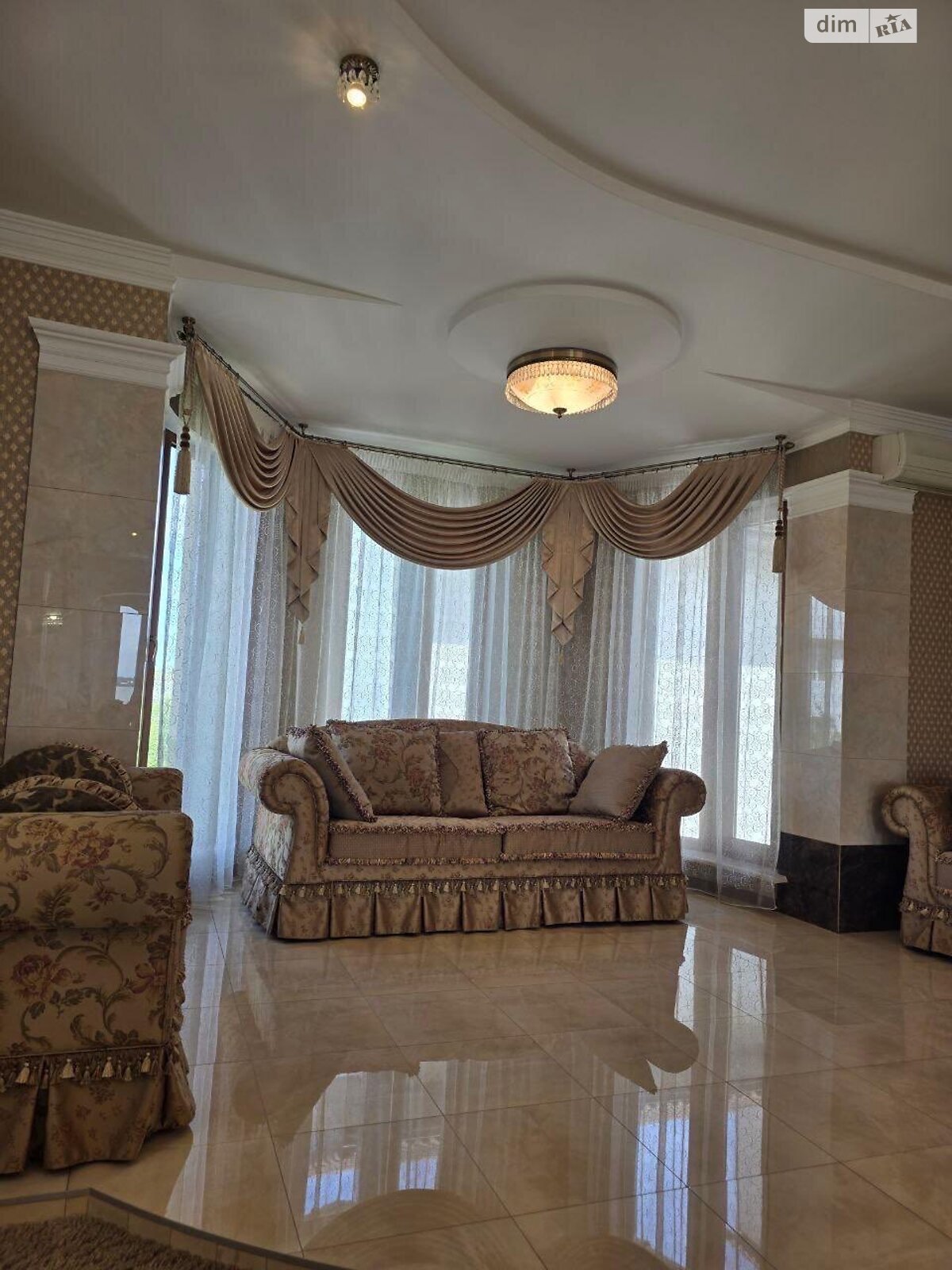 трехэтажный дом с верандой, 425.5 кв. м, ракушечник (ракушняк). Продажа в Николаеве район Варваровка фото 1 трехэтажный дом с верандой, 425.5 кв. м, ракушечник (ракушняк). Продажа в Николаеве район Варваровка фото 1