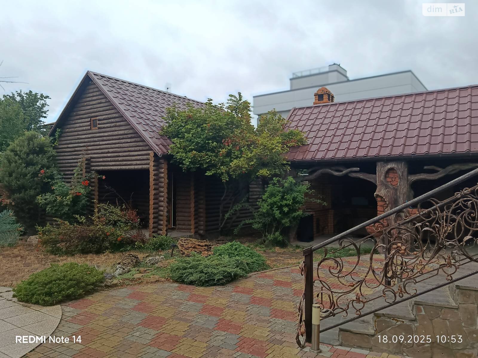 трехэтажный дом с верандой, 425.5 кв. м, ракушечник (ракушняк). Продажа в Николаеве район Варваровка фото 1 трехэтажный дом с верандой, 425.5 кв. м, ракушечник (ракушняк). Продажа в Николаеве район Варваровка фото 1