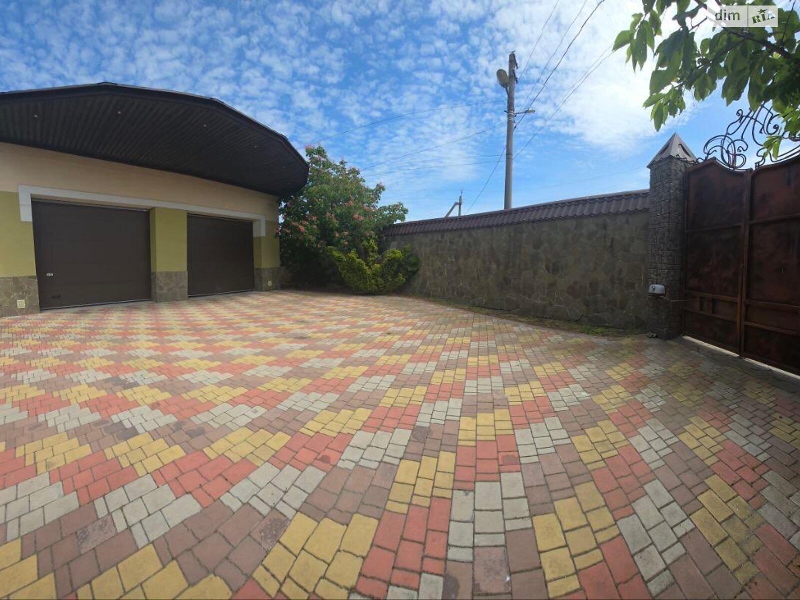 трехэтажный дом с верандой, 425.5 кв. м, ракушечник (ракушняк). Продажа в Николаеве район Варваровка фото 1 трехэтажный дом с верандой, 425.5 кв. м, ракушечник (ракушняк). Продажа в Николаеве район Варваровка фото 1