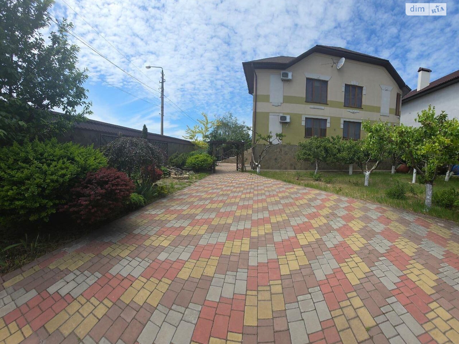 трехэтажный дом с верандой, 425.5 кв. м, ракушечник (ракушняк). Продажа в Николаеве район Варваровка фото 1 трехэтажный дом с верандой, 425.5 кв. м, ракушечник (ракушняк). Продажа в Николаеве район Варваровка фото 1