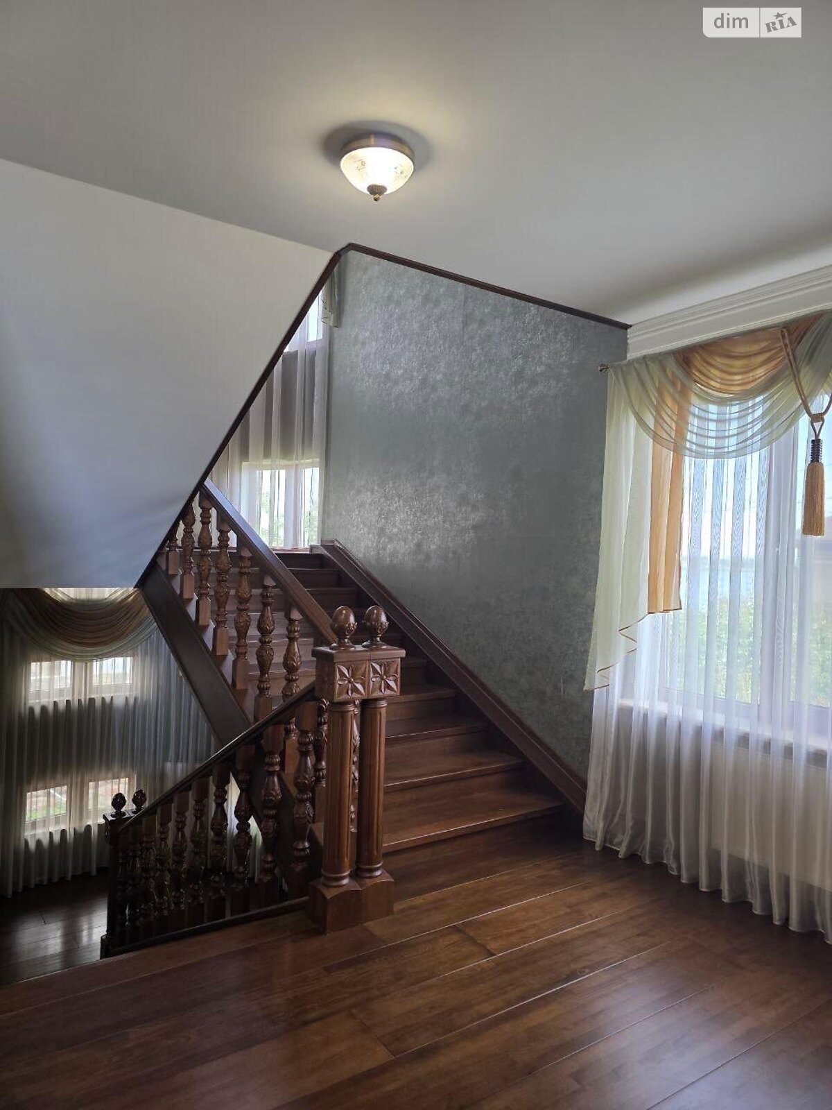 трехэтажный дом с верандой, 425.5 кв. м, ракушечник (ракушняк). Продажа в Николаеве район Варваровка фото 1 трехэтажный дом с верандой, 425.5 кв. м, ракушечник (ракушняк). Продажа в Николаеве район Варваровка фото 1