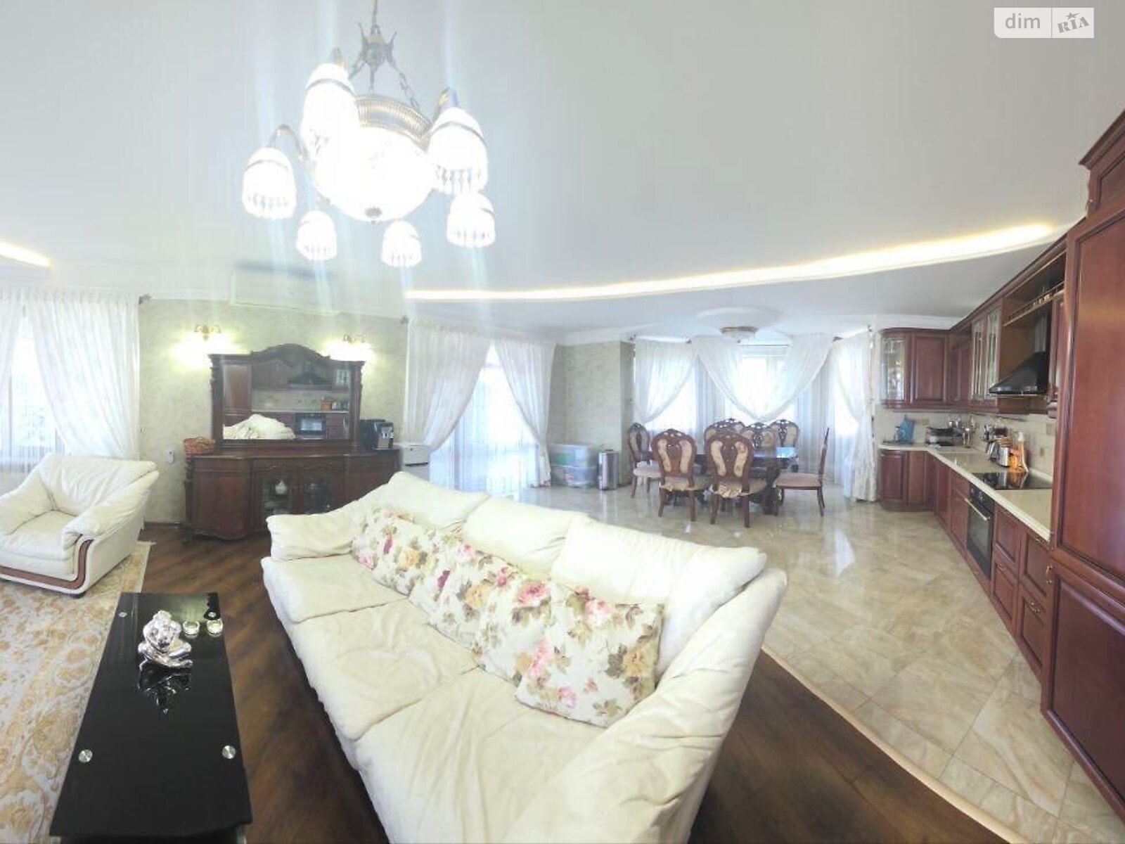 трехэтажный дом с верандой, 425.5 кв. м, ракушечник (ракушняк). Продажа в Николаеве район Варваровка фото 1 трехэтажный дом с верандой, 425.5 кв. м, ракушечник (ракушняк). Продажа в Николаеве район Варваровка фото 1