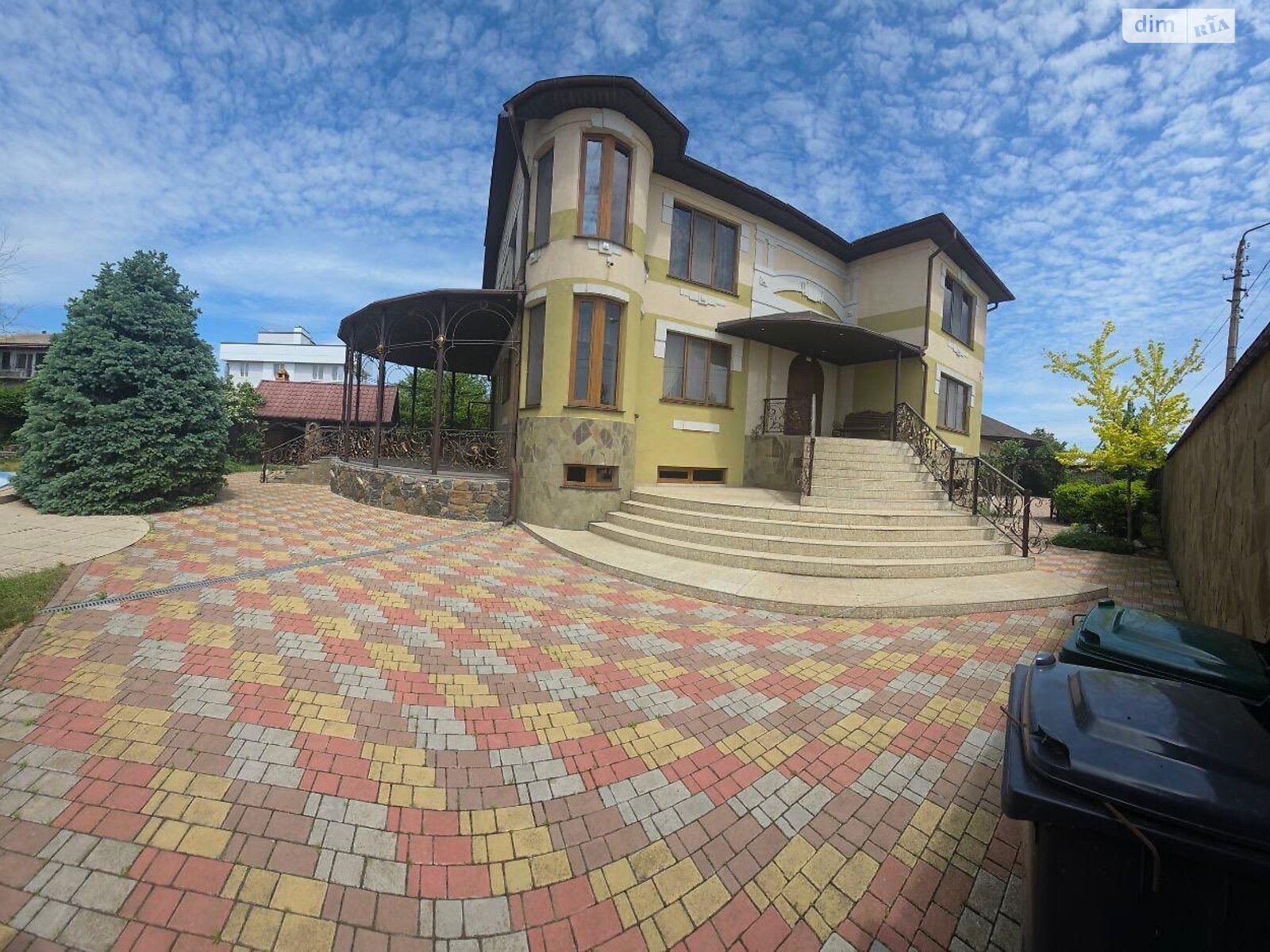 трехэтажный дом с верандой, 425.5 кв. м, ракушечник (ракушняк). Продажа в Николаеве район Варваровка фото 1 трехэтажный дом с верандой, 425.5 кв. м, ракушечник (ракушняк). Продажа в Николаеве район Варваровка фото 1