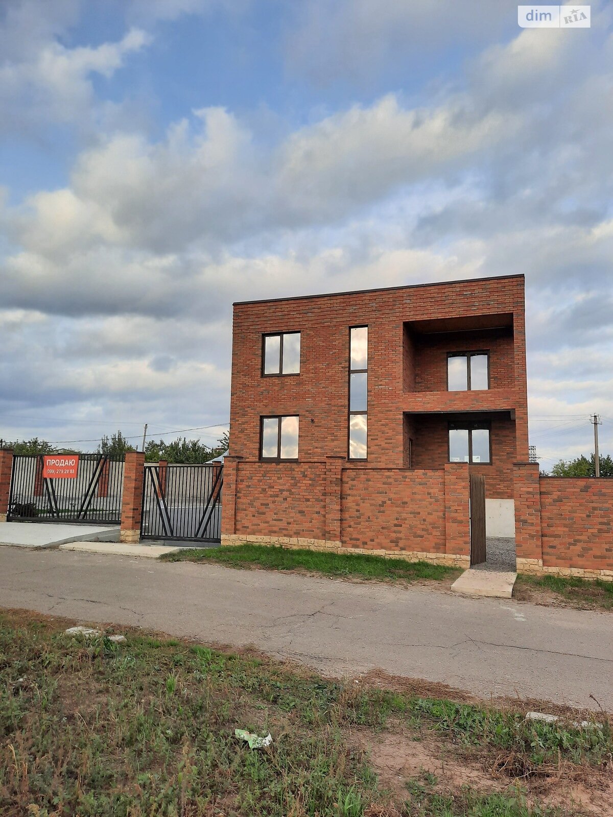 двухэтажный дом с балконом, 208 кв. м, керамический кирпич. Продажа в Николаеве район Витовский фото 1