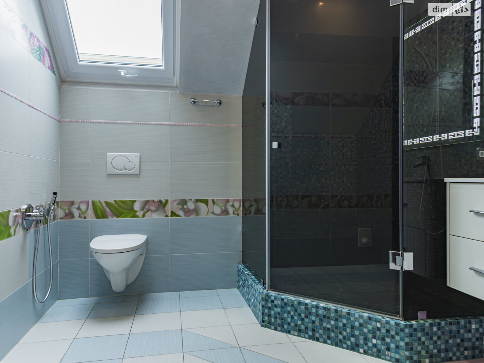 двухэтажный дом с верандой, 260 кв. м, газобетон. Продажа в Низшей Дубечне фото 1