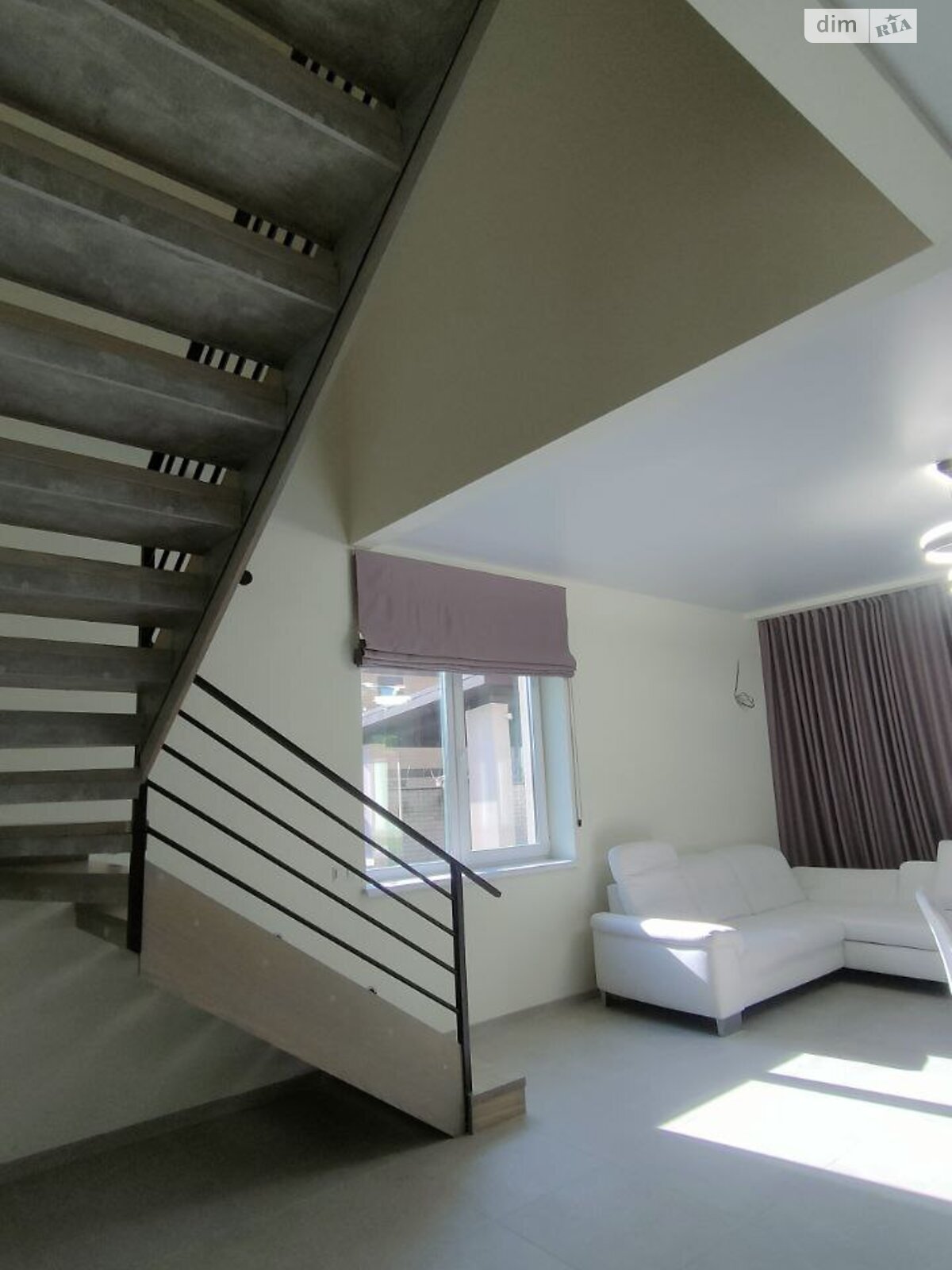 двухэтажный дом с балконом, 250 кв. м, газобетон. Продажа в Новоалександровке фото 1