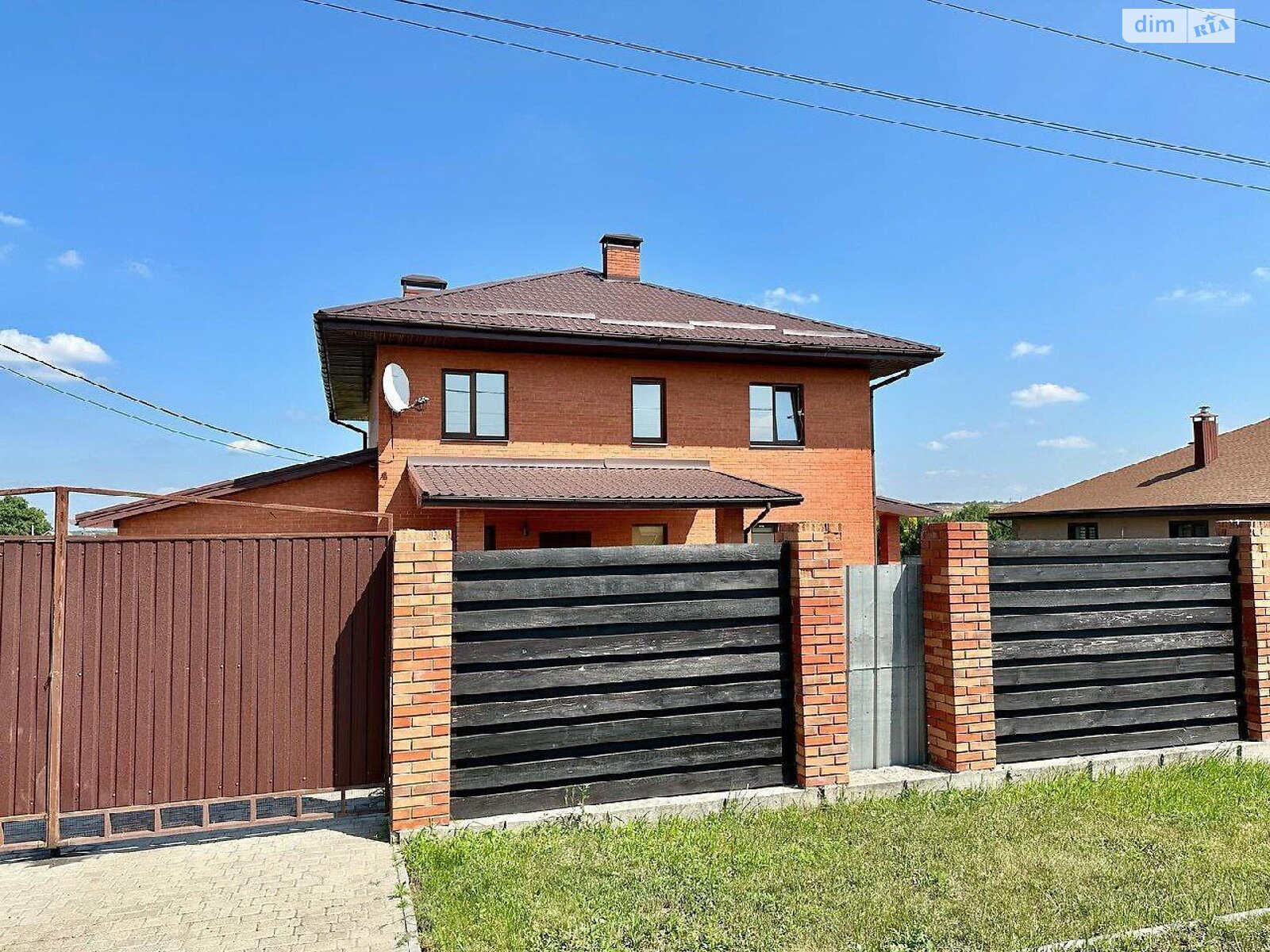 двухэтажный дом, 220 кв. м, кирпич. Продажа в Новоалександровке фото 1