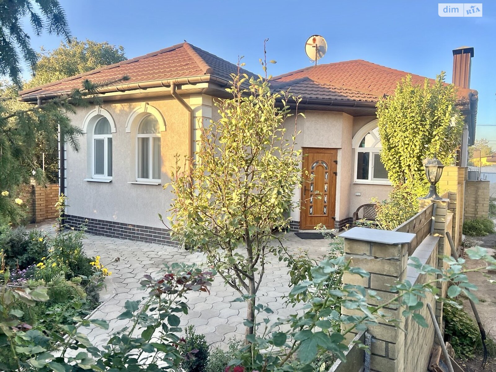 одноэтажный дом с гаражом, 130 кв. м, шлакоблок. Продажа в Новоалександровке фото 1 одноэтажный дом с гаражом, 130 кв. м, шлакоблок. Продажа в Новоалександровке фото 1